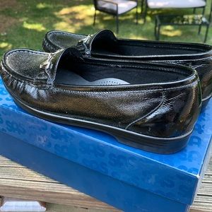 SAS tri pad comfort black loafers.